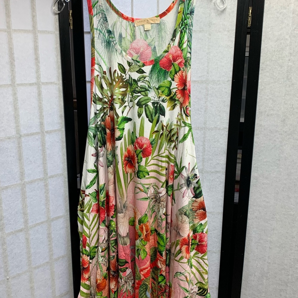 T20- 110- NWT- TROPICAL PRINT TUNIC LENGTH TANK